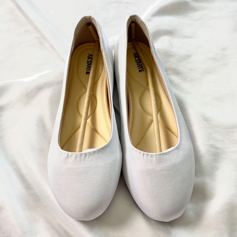 NEW AKSKATE Off White Canvas Ballet Flats US 11 Preppy Minimalist Flats